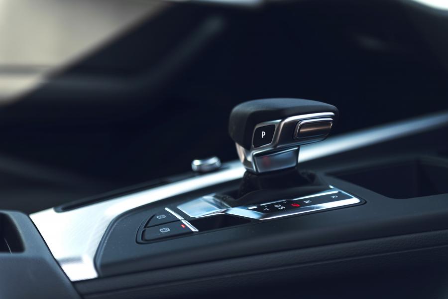 Детали интерьера Audi A4 35 TFSI Sport (B9) 2019 года  (UK) (фото 11 из 21)